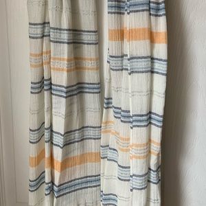 Light Scarf with tassel and silver detail